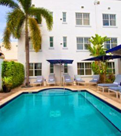 swimming-pool-at-bluemoonhotel-florida